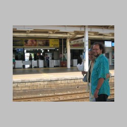 36 czekamy na pociag do Osaki.html